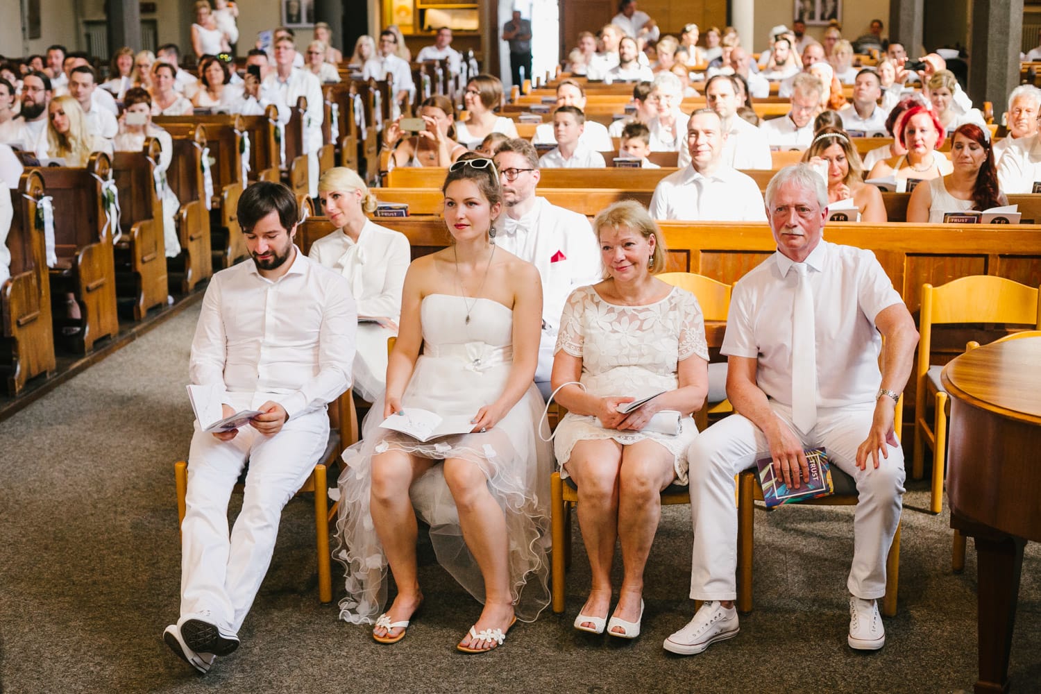 Kirche Hochzeitsgäste