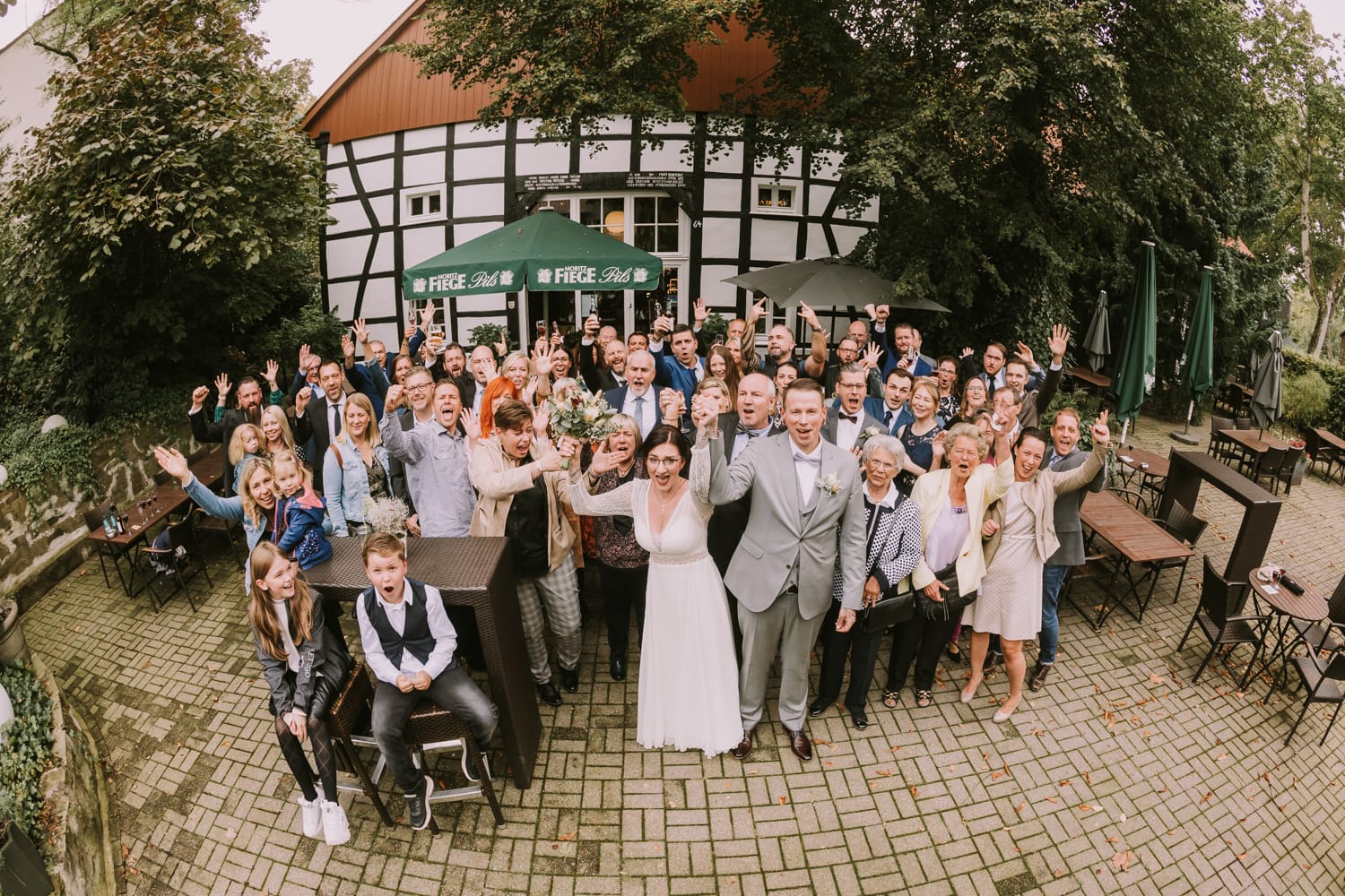 Gruppenfoto der Hochzeitsgesellschaft