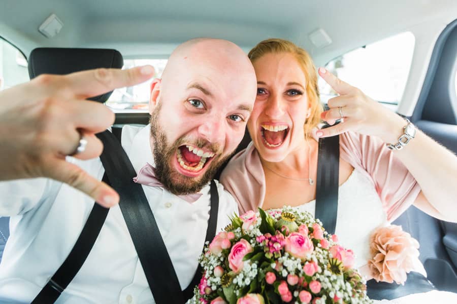 Hochzeitsauto Brautpaar